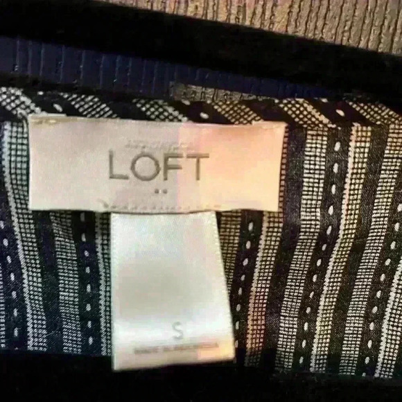 Loft Navy Blue and White Half Button Down Long Sleeve Striped Pattern Size S - Picture 2 of 13